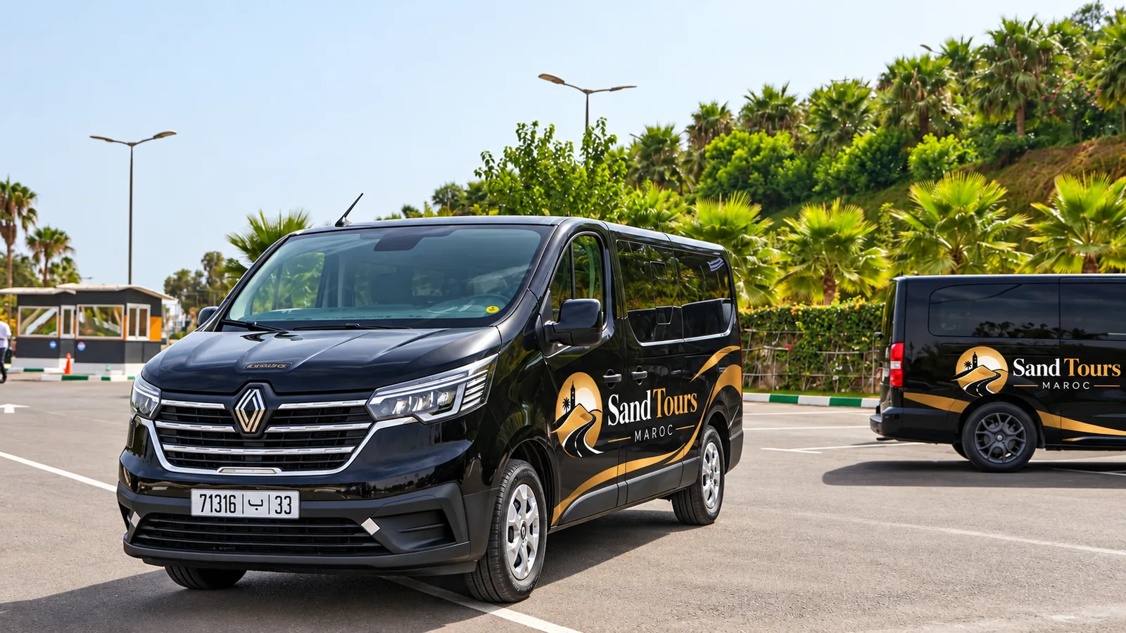 Visualisation du marquage Sand Tours Maroc sur un Renault van