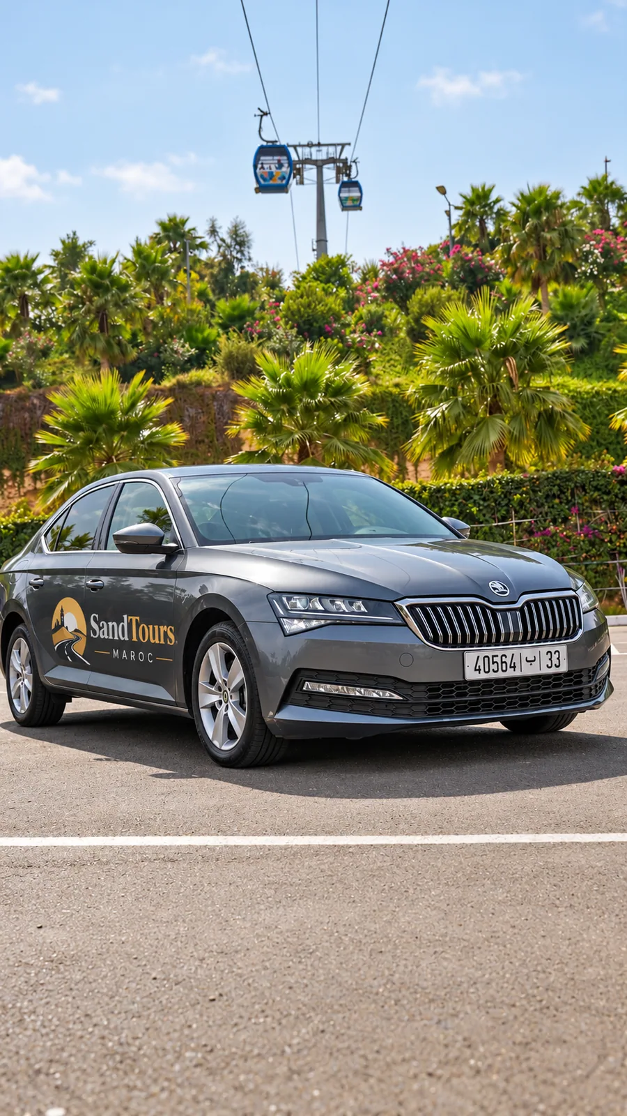 Visualisation du marquage Sand Tours Maroc sur une berline Skoda